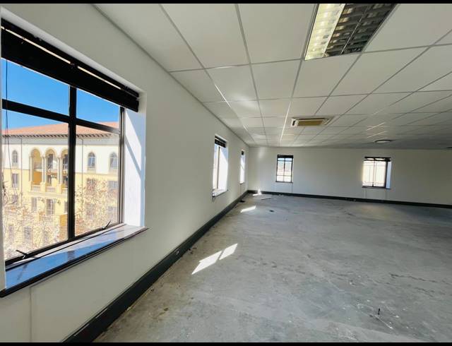 201M² OFFICE TO LET IN FOURWAYS